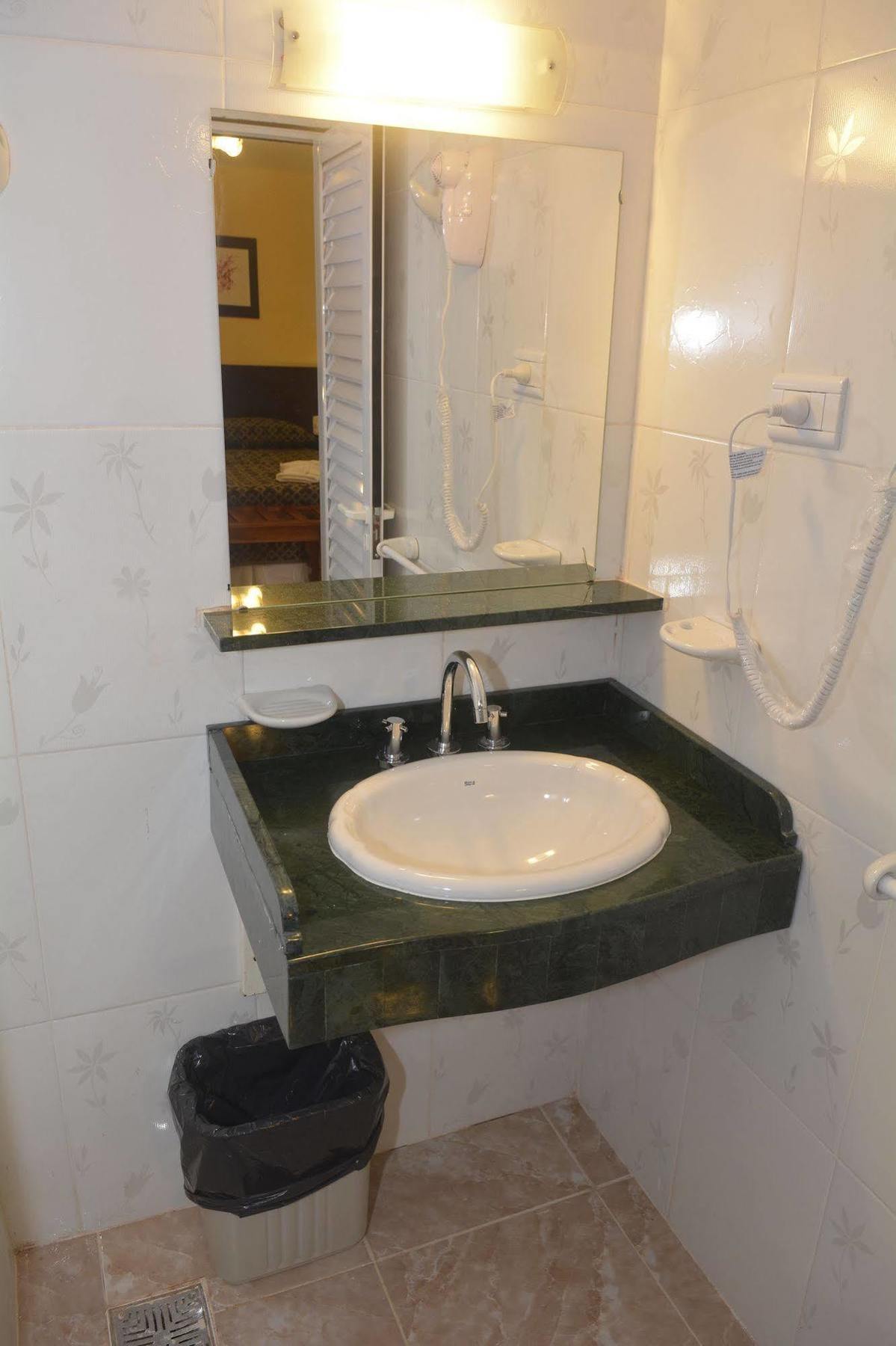 Altos Del Iguazu Hotel ปูแอร์โตอีกวาซู ภายนอก รูปภาพ